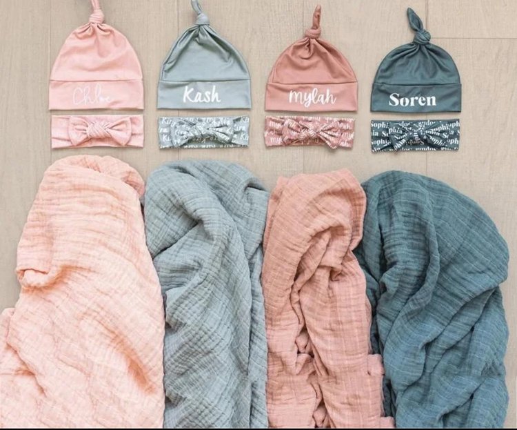 Muslin Newborn 3-Piece Set – Personalized Swaddle, Hat & Bow