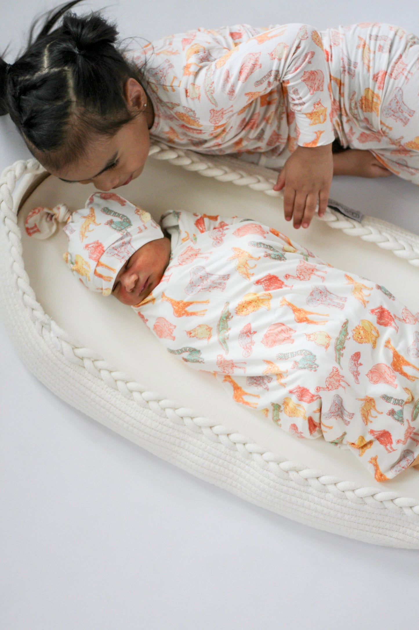 Newborn Bamboo Swaddle – Soft, Breathable with Bow or Hat