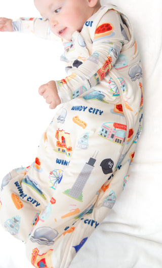 Double zipper for easy diaper changes
Protective neck zipper guard
Temperature-regulating bamboo fabric
Cooling and breathable comfort
Helps keep babies warm without overheating
Gentle on sensitive and eczema-prone skin
Lightweight buttery soft feel
Stretchy comfort for movement
Limited edition Chicago print
Designed for safer cozy sleep